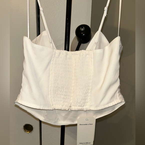 Abercrombie & Fitch Ruched O-Ring Top
Color: WHITE
Size: WHITE S - Picture 4 of 4